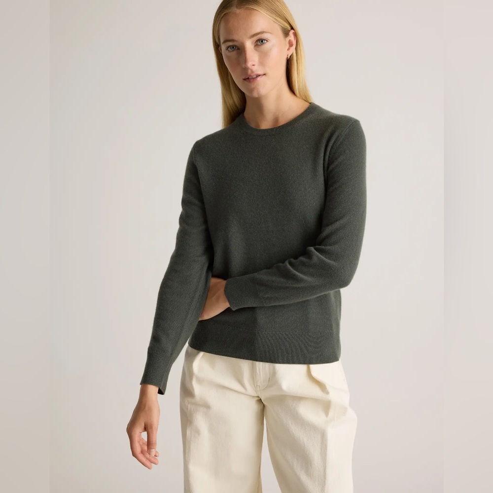 Quince Mongolian Cashmere Crewneck Sweater in Moss